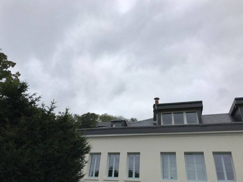 Rénovation d'une toiture en ardoise pour une longère normande à Elbeuf